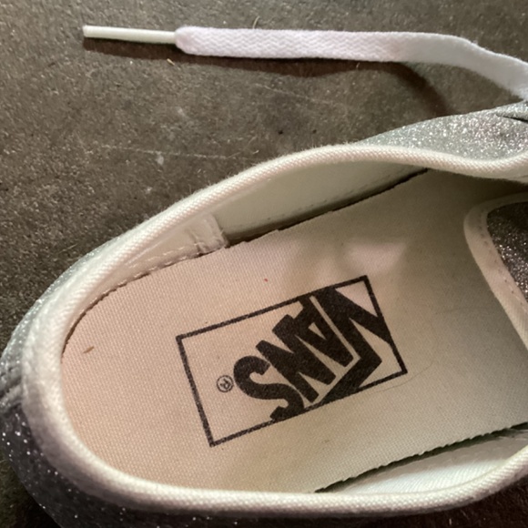 Shoes - Picture 4 of 4